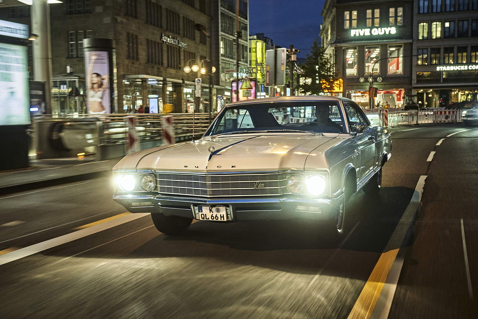 Buick Le Sabre 400 Köln bei Nacht
